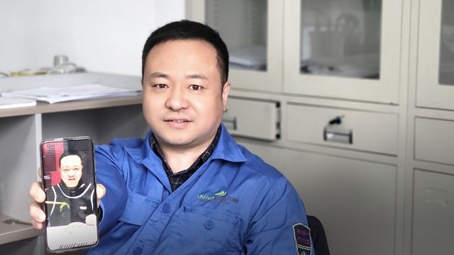 Cai Zhiyu als Chefbuchhalter von United Initiators im Büro in Hefei, China.